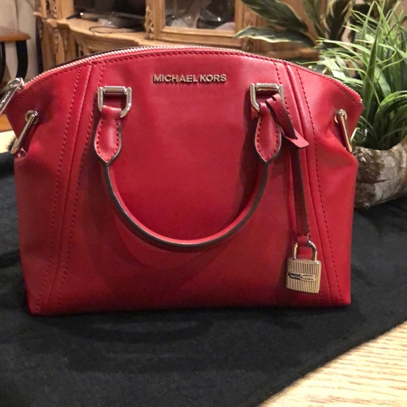 Michael Kors Handbags - Michael kors SADIE MD messenger